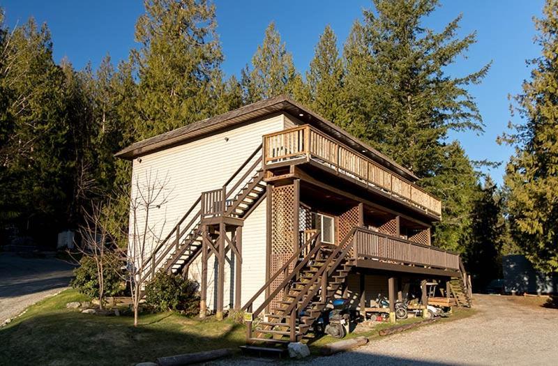 Backeddy Resort And Marina Egmont Екстериор снимка