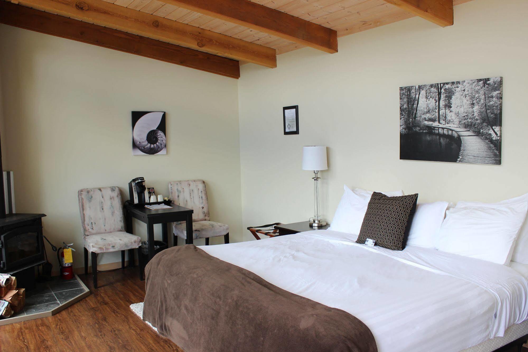 Backeddy Resort And Marina Egmont Екстериор снимка