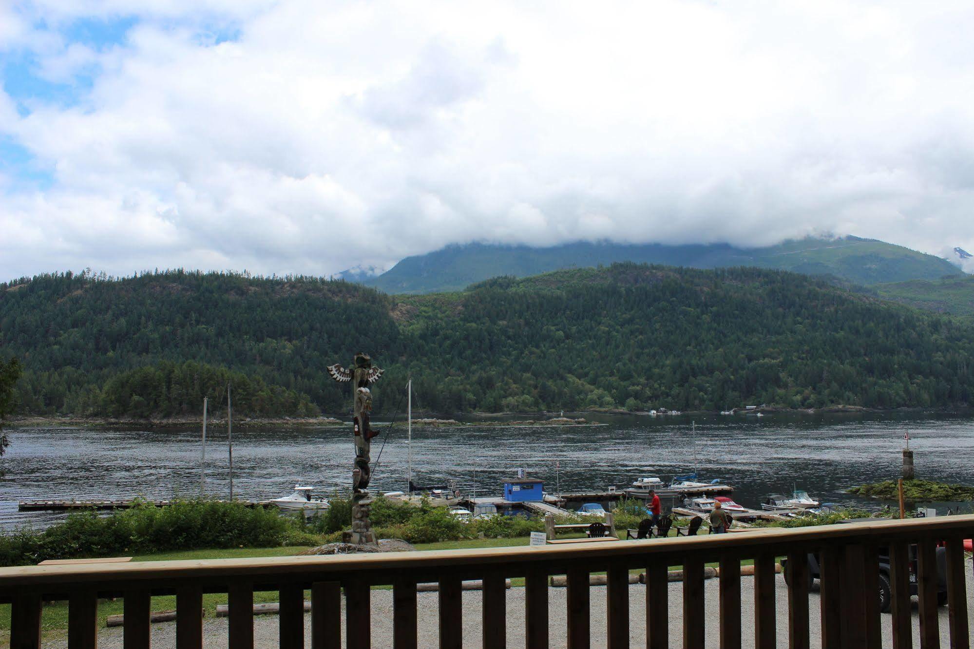 Backeddy Resort And Marina Egmont Екстериор снимка