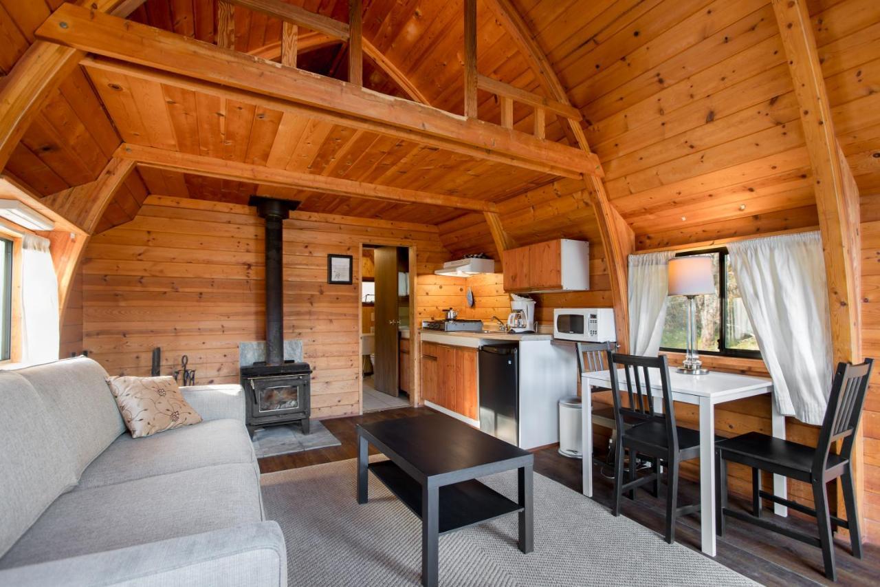 Backeddy Resort And Marina Egmont Екстериор снимка